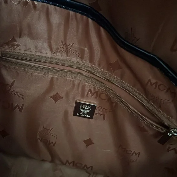 Backpack - Picture 4 of 4